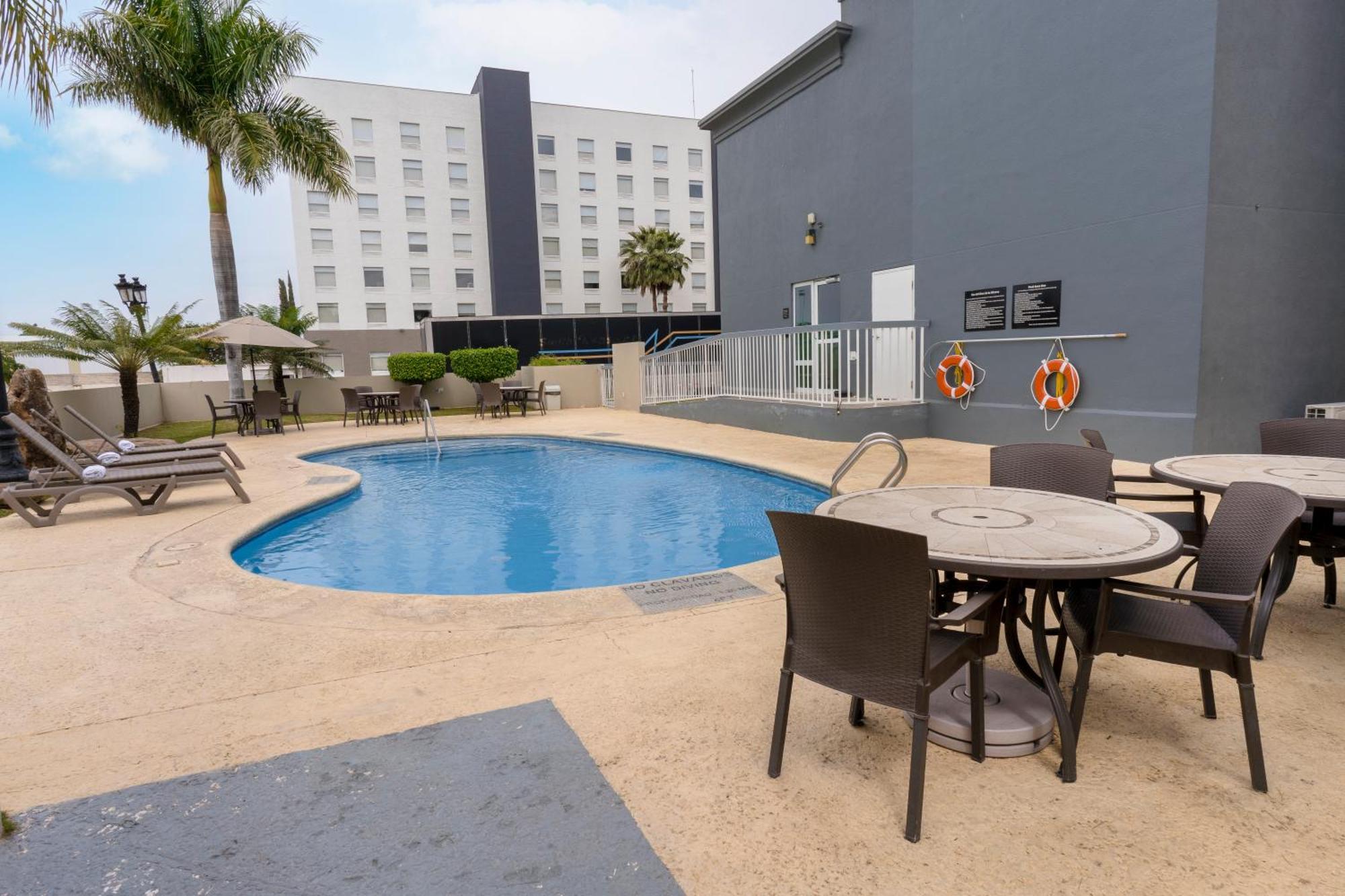 Hampton Inn By Hilton Guadalajara-Aeropuerto Las Pintas Exterior foto